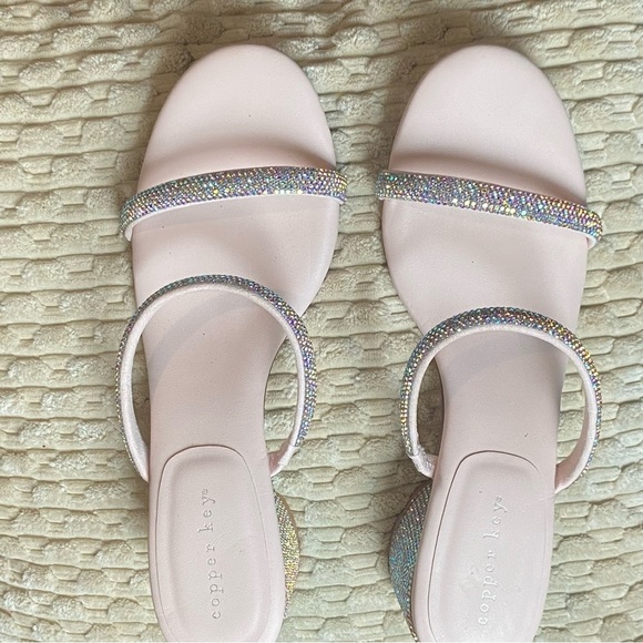 COPPER KEY FAIRY TALE RHINESTONE SANDALS sz 9 - Picture 1 of 7